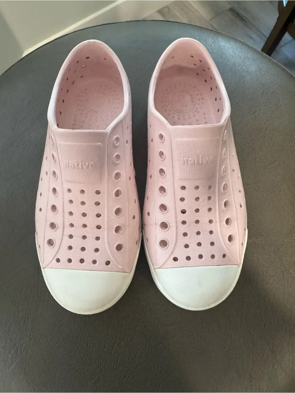 Native Jefferson Slip On Water Beach Pool Light Pink Shoes Size 12
